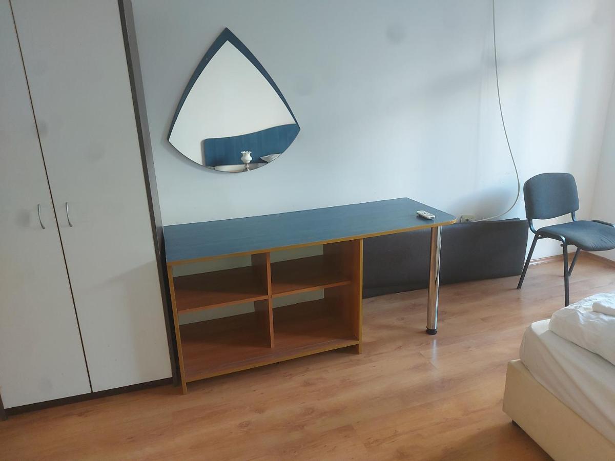 Studio And 1Bedroom Apartment Burgas - Economy Bagian luar foto