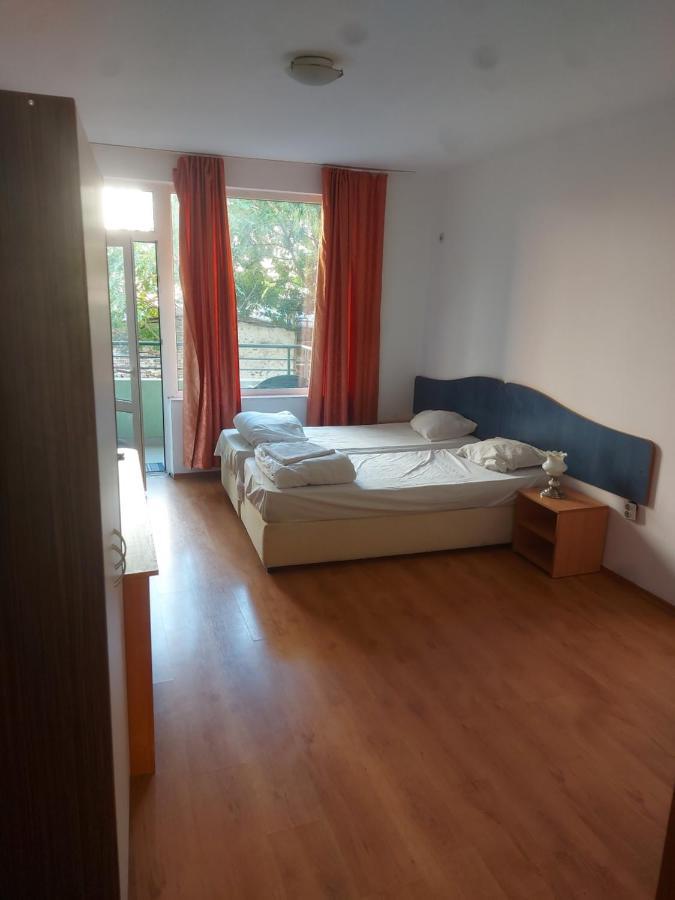Studio And 1Bedroom Apartment Burgas - Economy Bagian luar foto