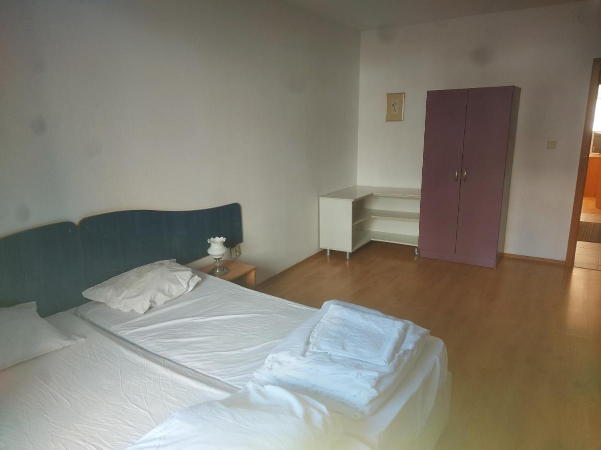 Studio And 1Bedroom Apartment Burgas - Economy Bagian luar foto
