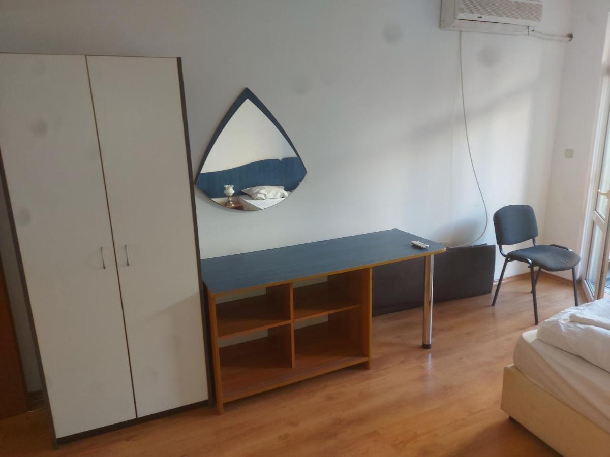 Studio And 1Bedroom Apartment Burgas - Economy Bagian luar foto