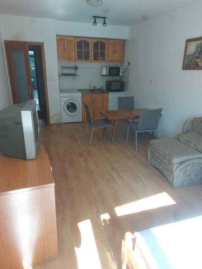 Studio And 1Bedroom Apartment Burgas - Economy Bagian luar foto