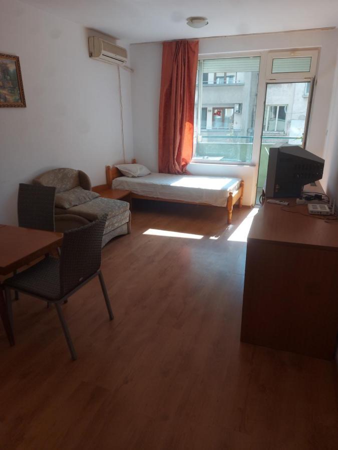 Studio And 1Bedroom Apartment Burgas - Economy Bagian luar foto